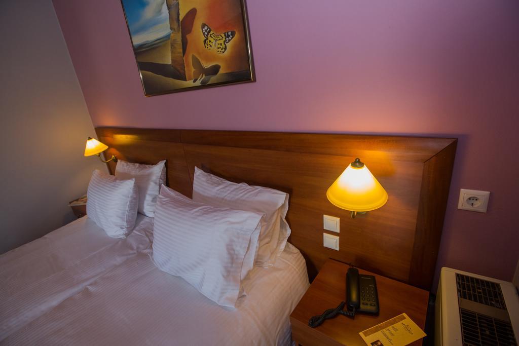 Mirabel Citycenter Hotel Argostoli  Bagian luar foto